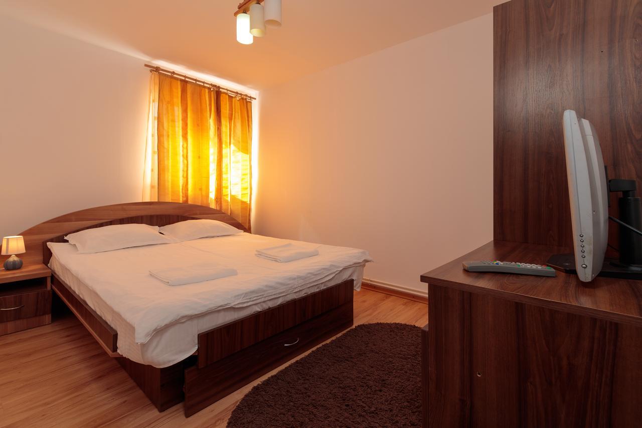 ホテル Casa Arbo Călimăneşti エクステリア 写真