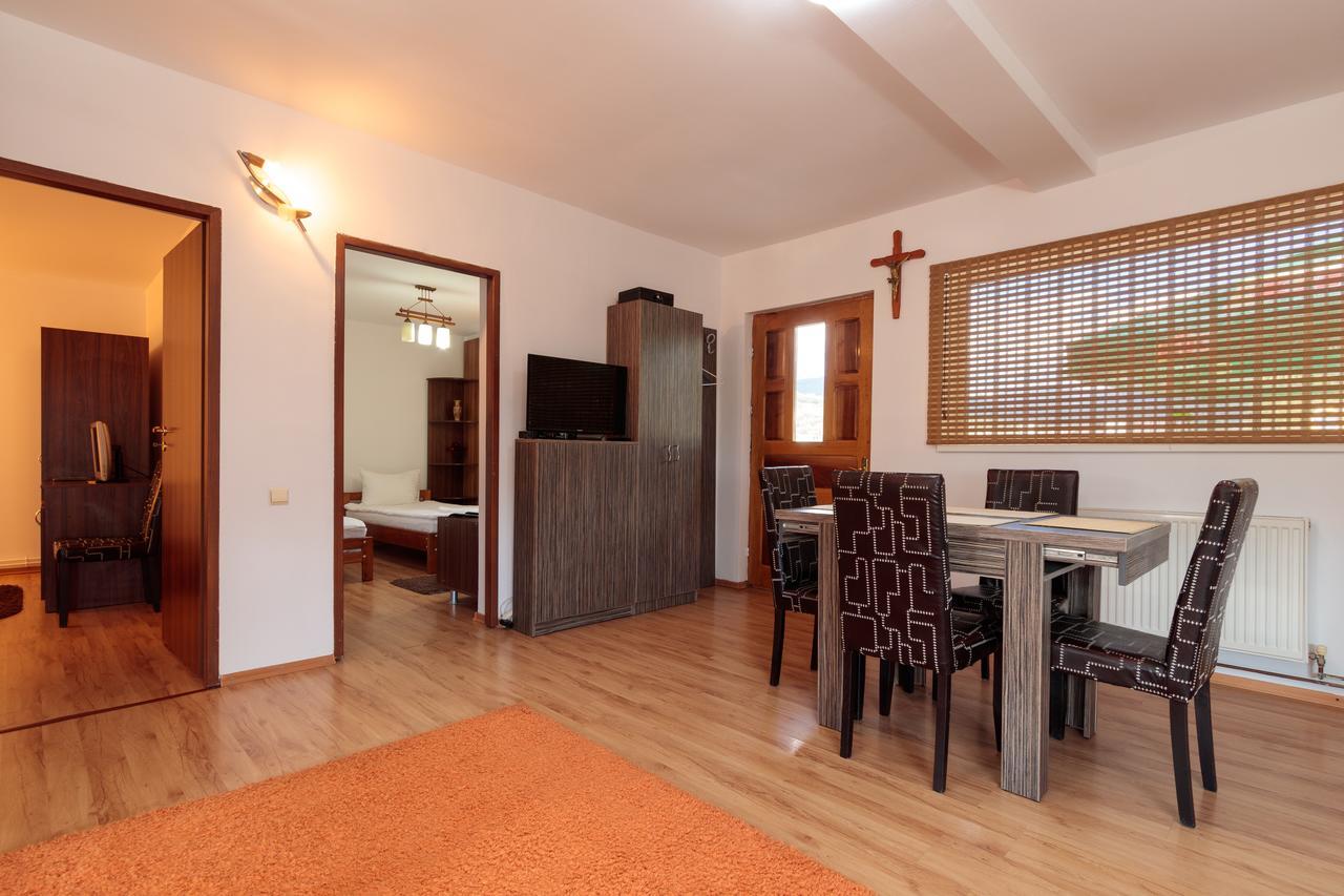 ホテル Casa Arbo Călimăneşti エクステリア 写真
