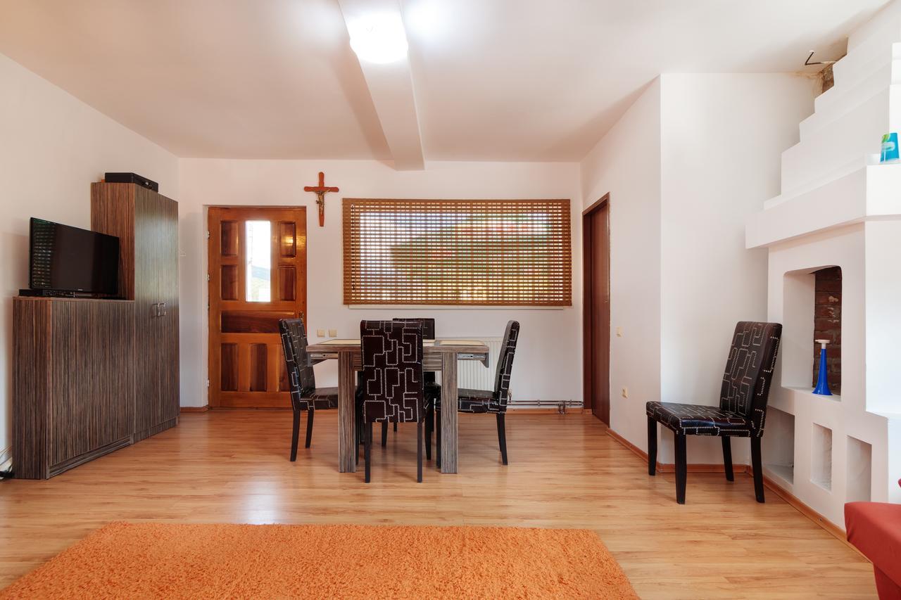 ホテル Casa Arbo Călimăneşti エクステリア 写真